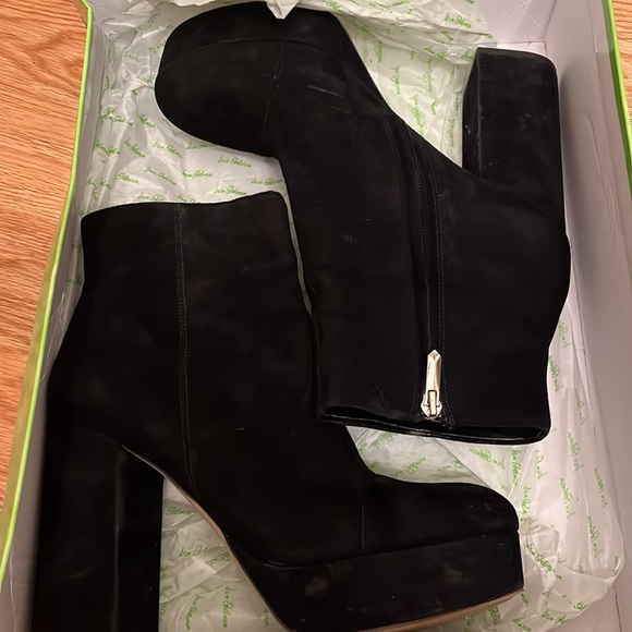 Black suede ankle boots - Picture 2 of 8